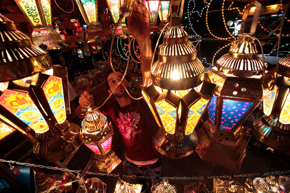 لطالما رافق الفانوس شهر رمضان ليعكس روح الاحتفاء بوصوله