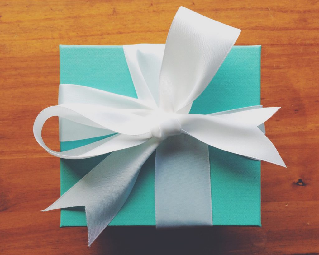 خطوة بخطوة: كيف تجعل من عمل الخير هدية تفاجئ بها أهلك؟