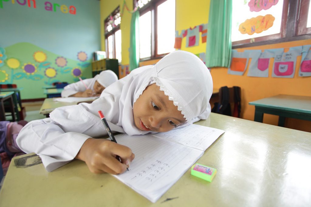 تحديات تعليم اللاجئين كيف تسهم قطر الخيرية في الحد منها ؟