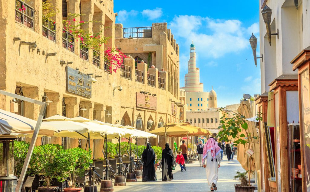 سوق واقف في الدوحة - المشي أفضل أنواع النقل المستدام