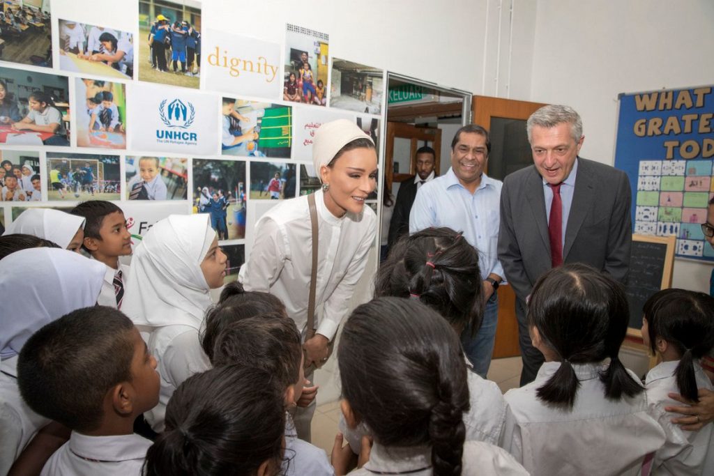 صاحبة السمو الشيخة موزا بنت ناصر والسيد فيليبو غراندي المفوض السامي للأمم المتحدة لشؤون اللاجئين.