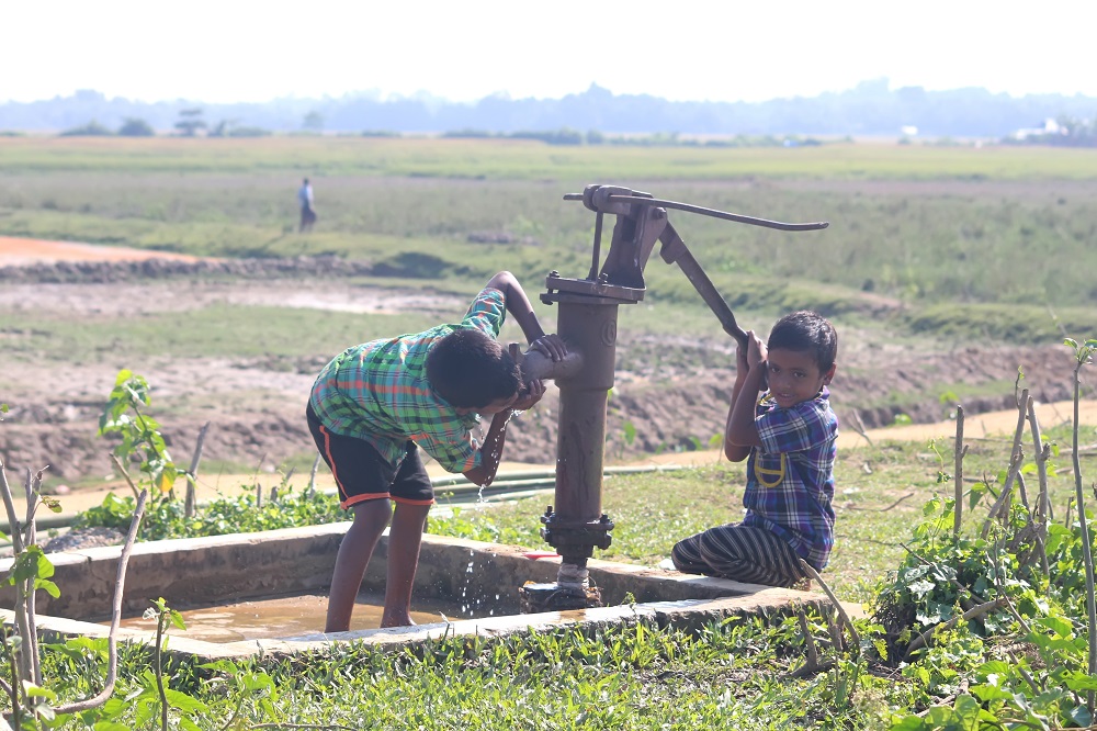 كيف تحافظ المياه الآمنة والإصحاح والنظافة الجيدة على حياة الأطفال؟