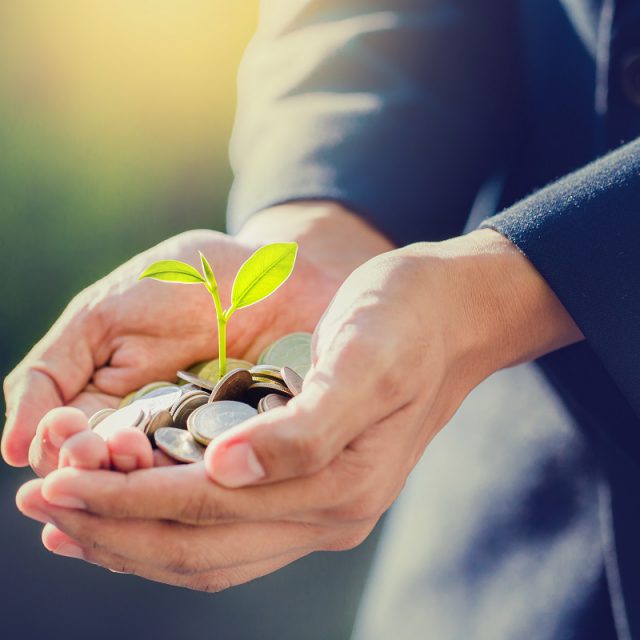 على من تجوز الصدقة؟
