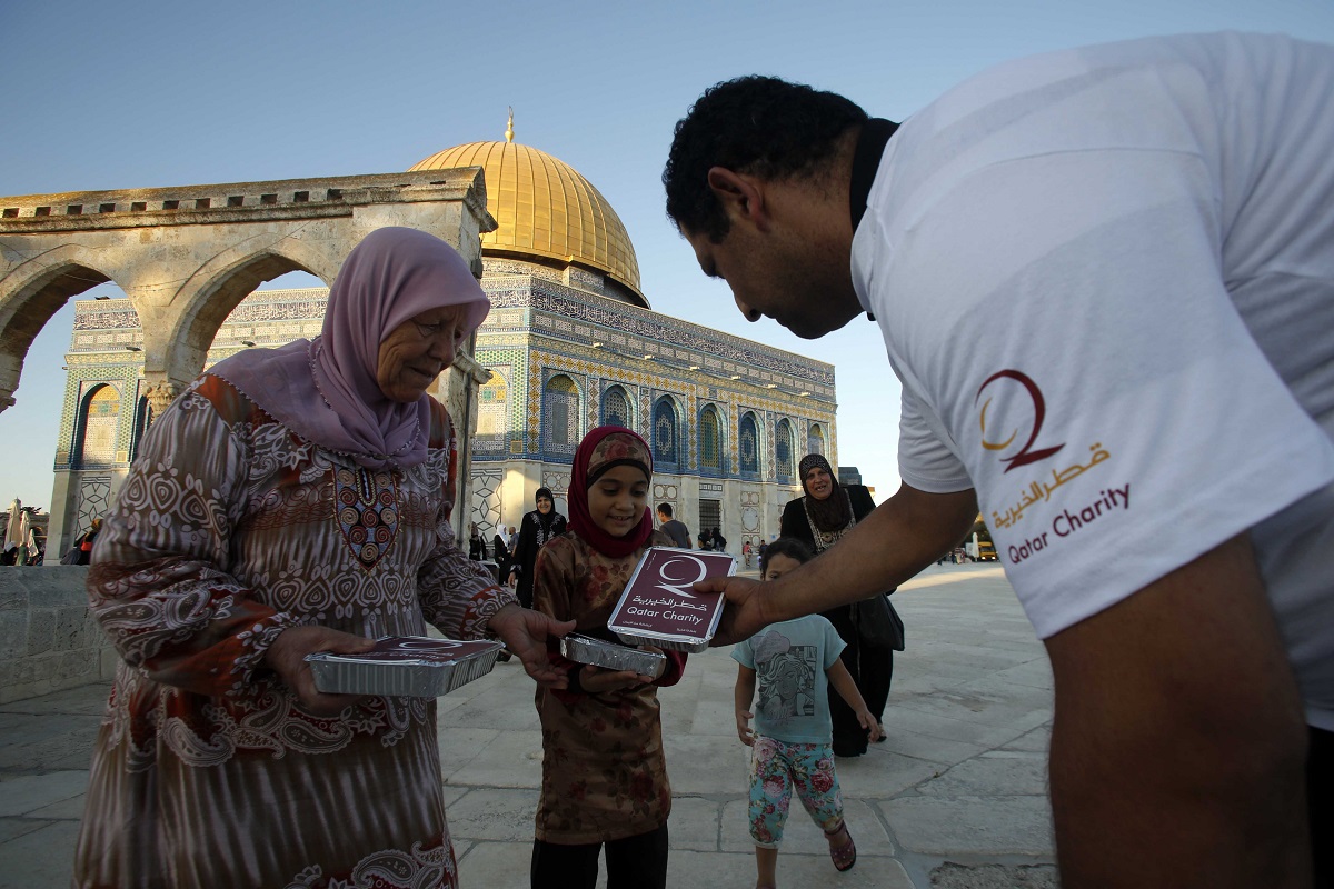 كيف يشجعنا رمضان على الاقتراب من الآخرين؟