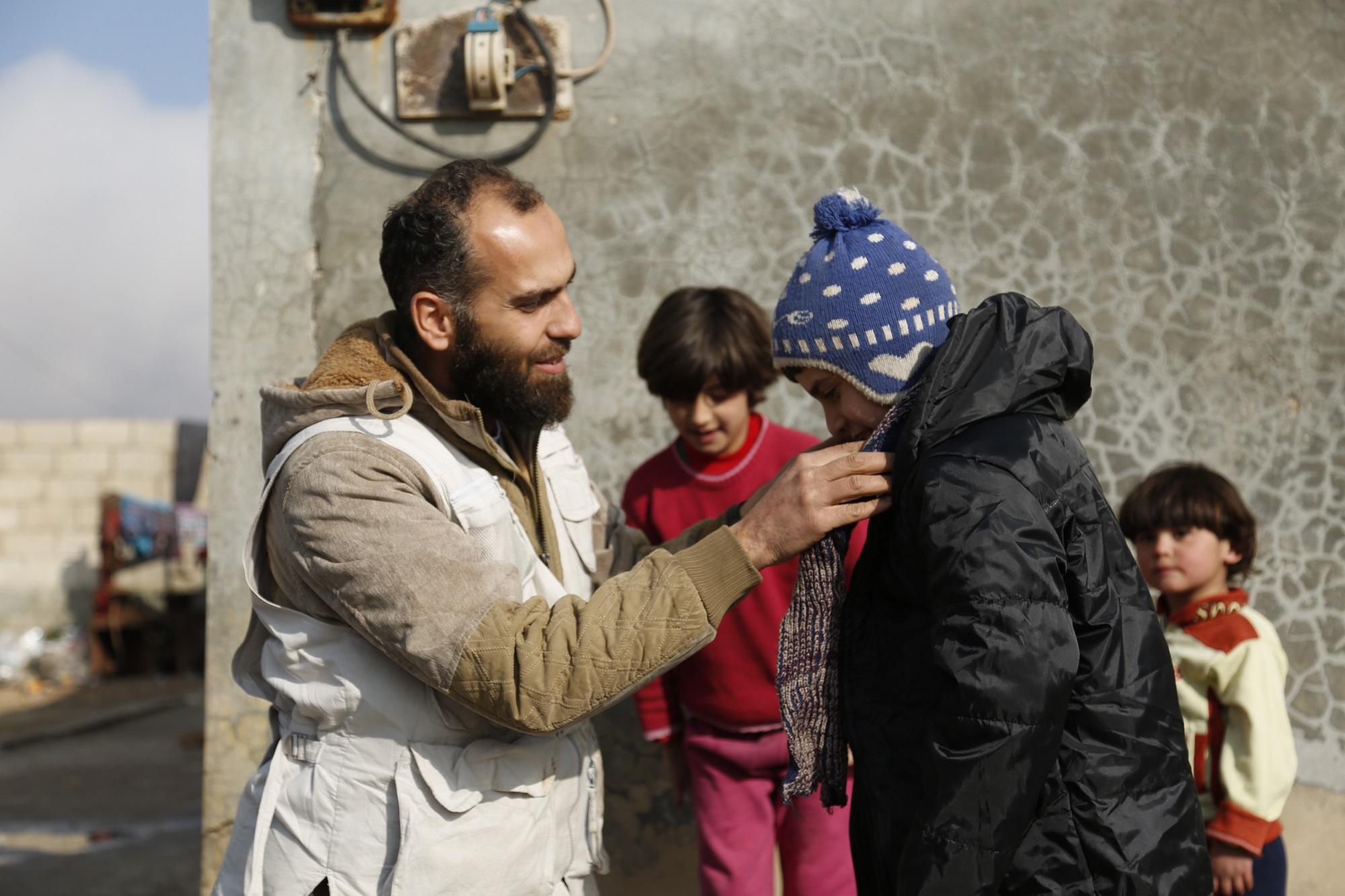حملة الشتاء الدافئ لإغاثة اللاجئين السوريين: نحو قلوب آمنة وأجساد دافئة