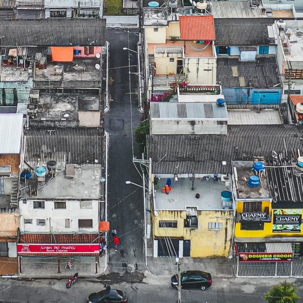 الحد من الفقر الحضري: استراتيجيات التخطيط الحضري المستدام