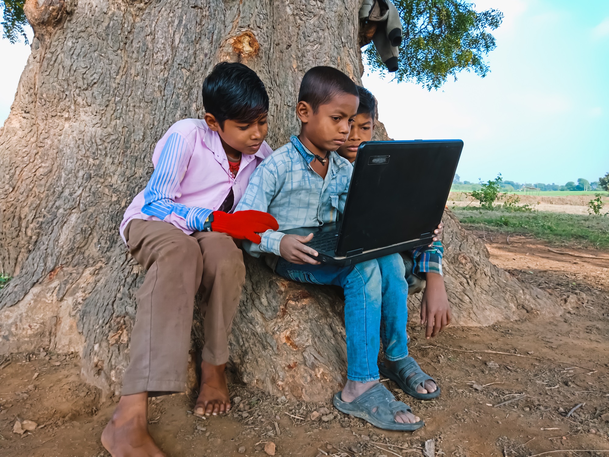 التكنولوجيا ودورها الحيوي في تعزيز التعليم في المجتمعات الفقيرة